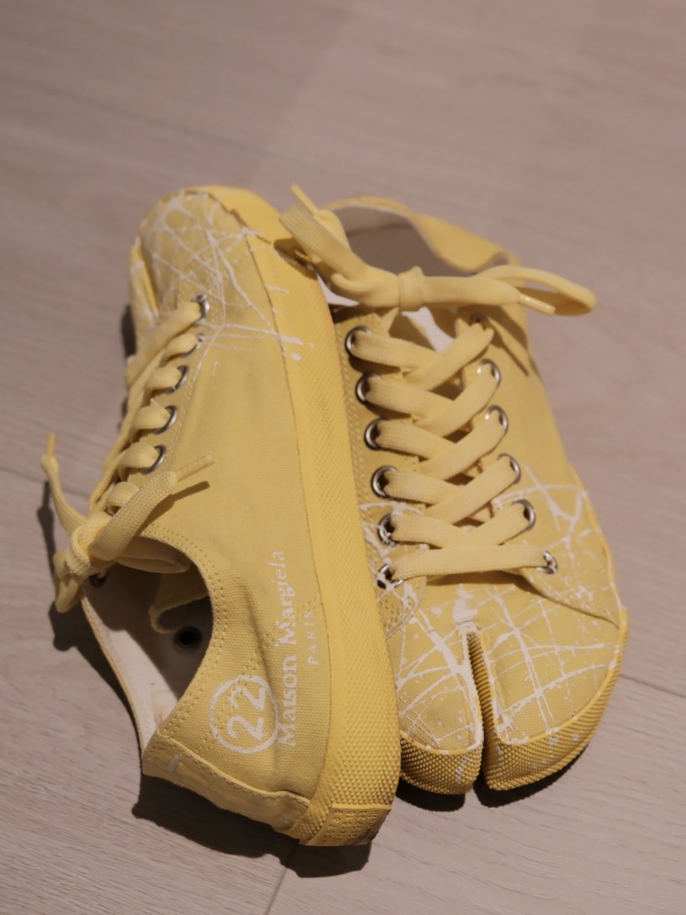 Maison Margiela Paint Splatter Tabi Sneakers 💛Yellow Canvas - Picture 2 of 2